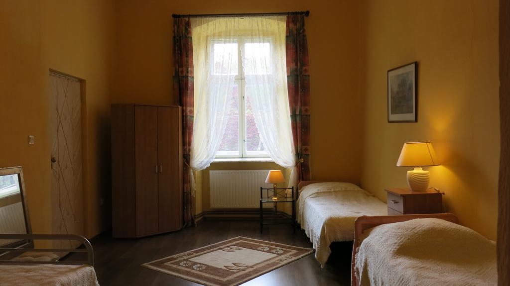Palac Jastrowiec Exteriér fotografie